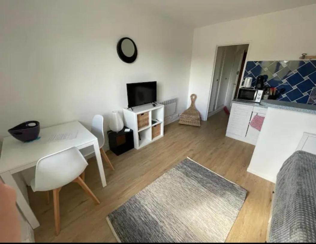 Studio Sur La Cote Fleurie A Houlgate. Apartment Bagian luar foto